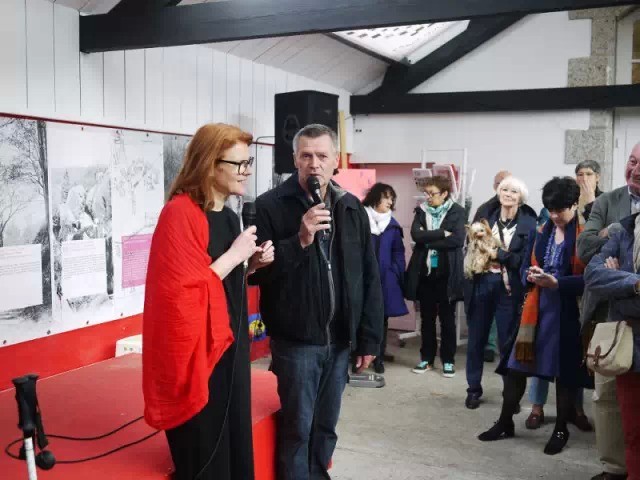 珍稀奇講師 白明參加“沖破屋頂”當代藝術(shù)展