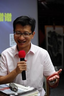 郭穎“珠寶鑒賞與選購(gòu)收藏”簽售會(huì)北京舉辦