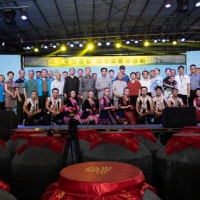 詩仙夢回酒都茅臺 老酒合作社千噸酒窖中品詩酒文化